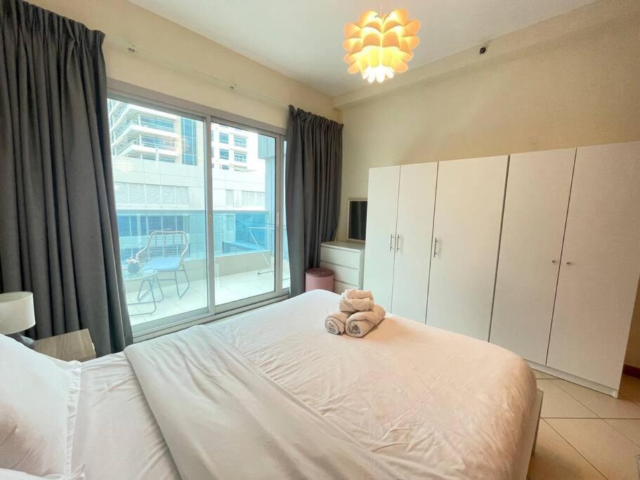 Amazing Largest In Marina Next To Metro - Location