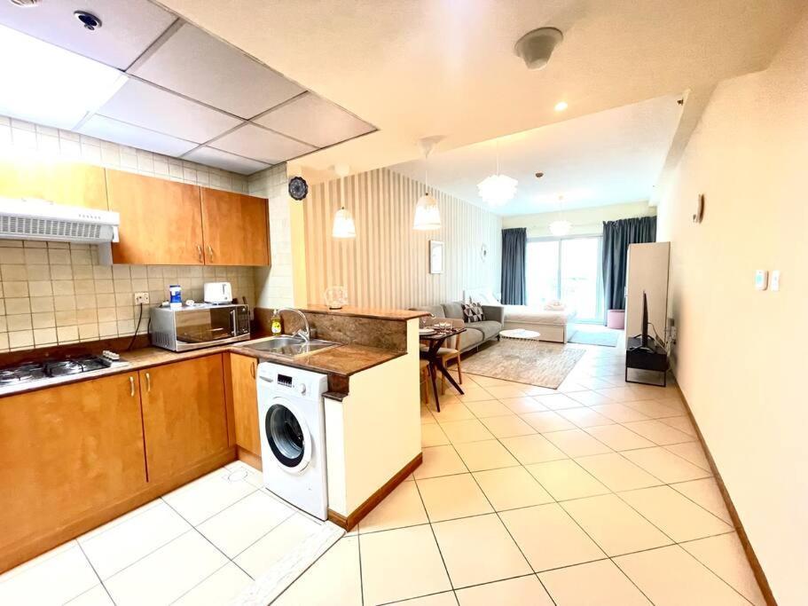 Amazing Largest In Marina Next To Metro - Location *