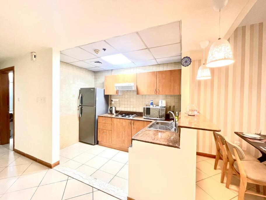 Amazing Largest In Marina Next To Metro - Location Apartment Dubai