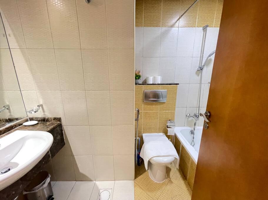 Amazing Largest In Marina Next To Metro - Location * Dubai